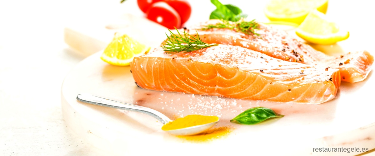 ¿Cuánta nutrición hay en 100g de salmón ahumado?