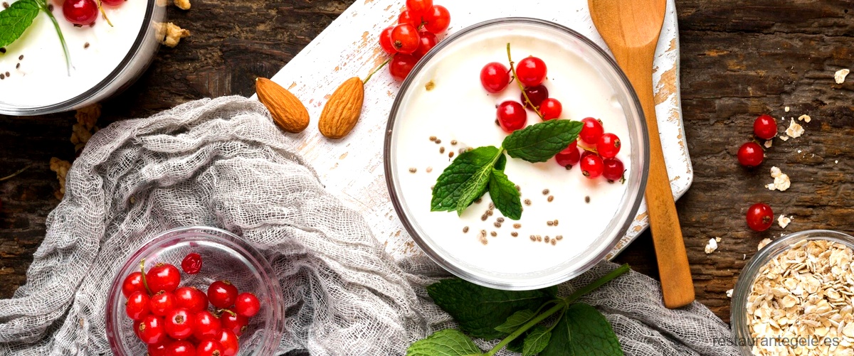 ¿Cuántas calorías contiene 100 g de yogur griego?