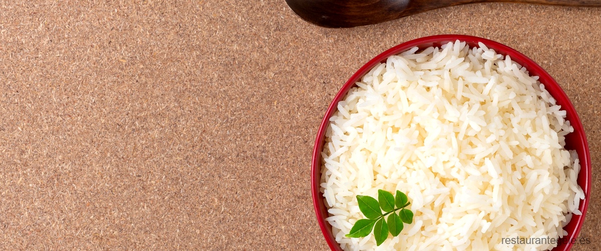 ¿Cuántas calorías tiene 50 g de arroz crudo?